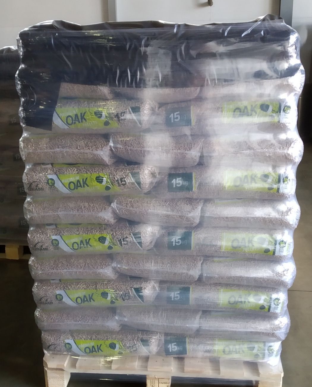 Pallet of Oak Zunami 15 kg pellet bags wrapped for shipment